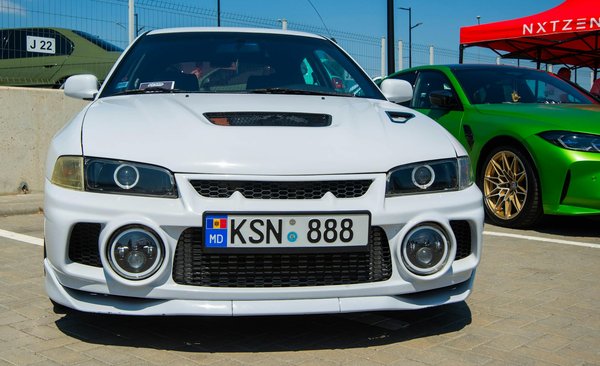 Comment installer un système d'échappement à haut débit sur une Kawasaki ZX-6R pour optimiser les performances ?