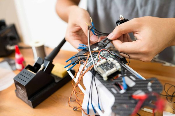 Comment les drones peuvent-ils améliorer la gestion des embouteillages en zone urbaine?